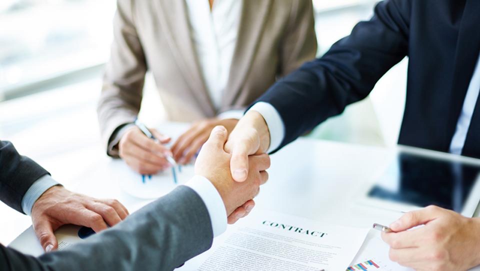 bulgarian commercial company lead consult bg people shaking hands contract